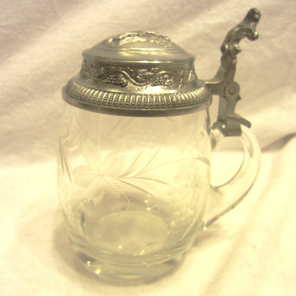 VTG TANKARD, ETCHED GLASS W/PEWTER TOP, GRAPE DESIGN, - Picture 1 of 8
